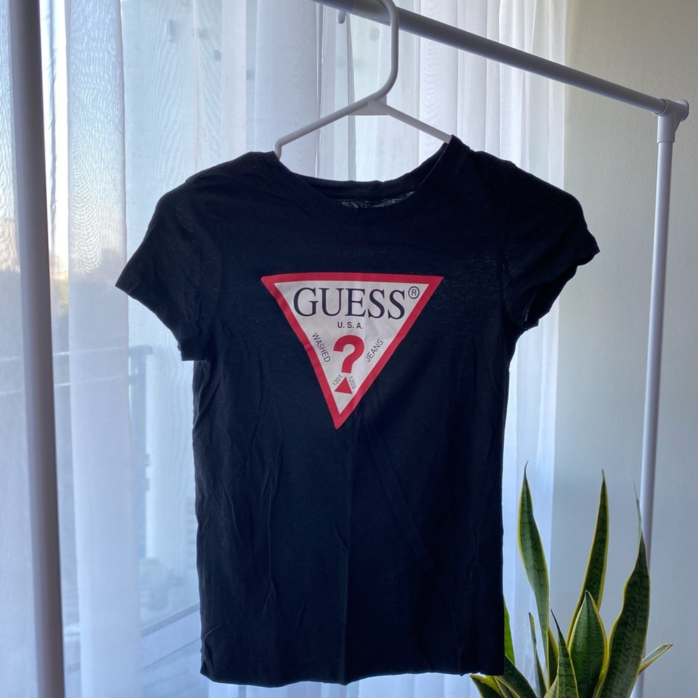 GUESS TSHIRT ❓